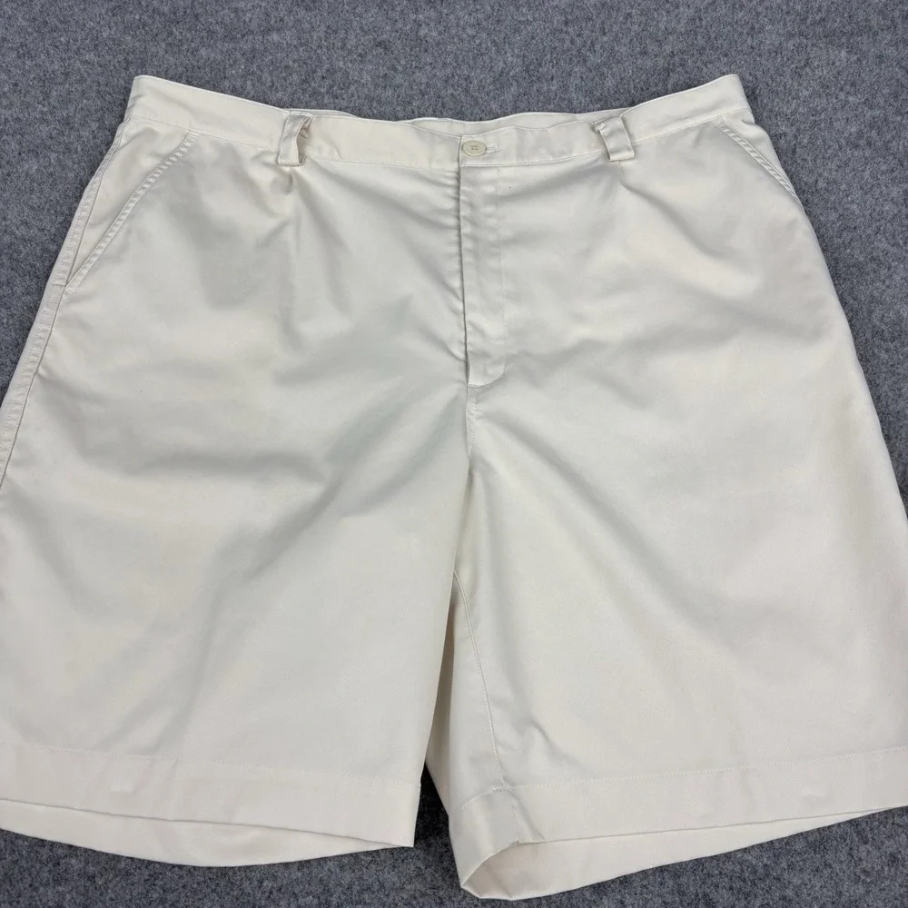 Under Armour Performance Golf Shorts Men's 40R White Flat Front Casual Stretch